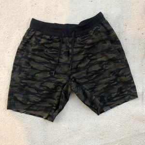 Lululemon channel cross hybrid shorts, green camo
